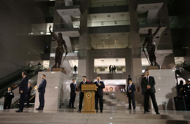 A támadóival együtt meghalt a túszul ejtett török ügyész is