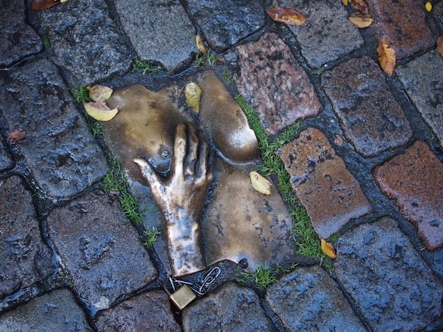 Állítólagos roma kurva videójával zsarolják az LMP-s Hadházy Ákost