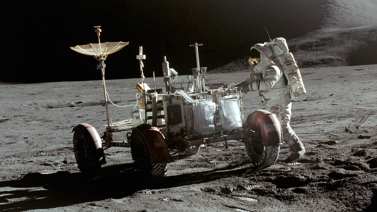 Illustration for article titled És azt tudtátok, hogy magyar zászló is keringett már a Hold körül?