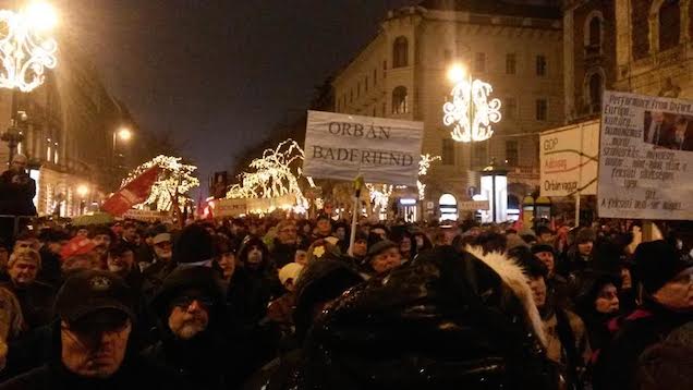 Illustration for article titled A morgás ideje lejárt, most már szervezkedni kell