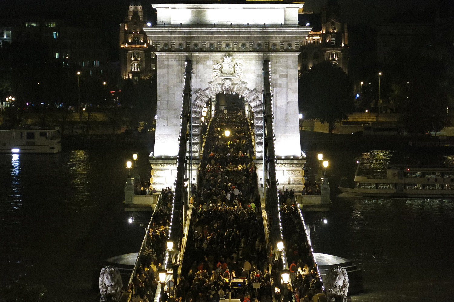 Illustration for article titled Hatalmassá dagadt a második netadóellenes tüntetés