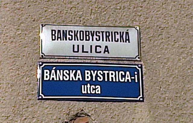 Ez itt a létező legjobb kétnyelvű utcanévtábla