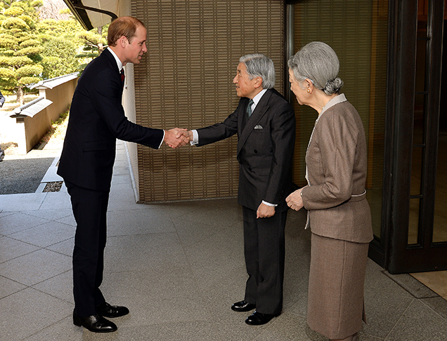 Illustration for article titled Vilmos herceg Japánban járt és sok-sok mókás dolgot csinált