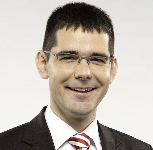 Novák Előd azt szeretné, ha inkább tőle kérnének bocsánatot