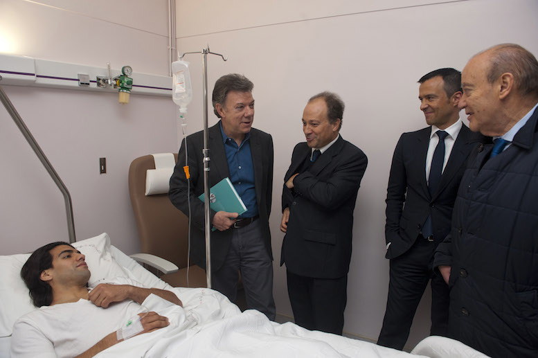 Illustration for article titled Az ember, aki jobban tud pénzt csinálni, mint BLATTER