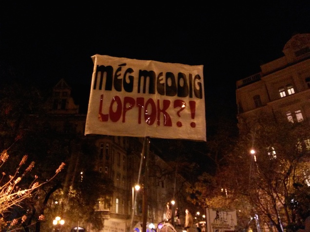 Illustration for article titled Elkezdődött a nagy korrupcióellenes tüntetés a Vértanúk terén