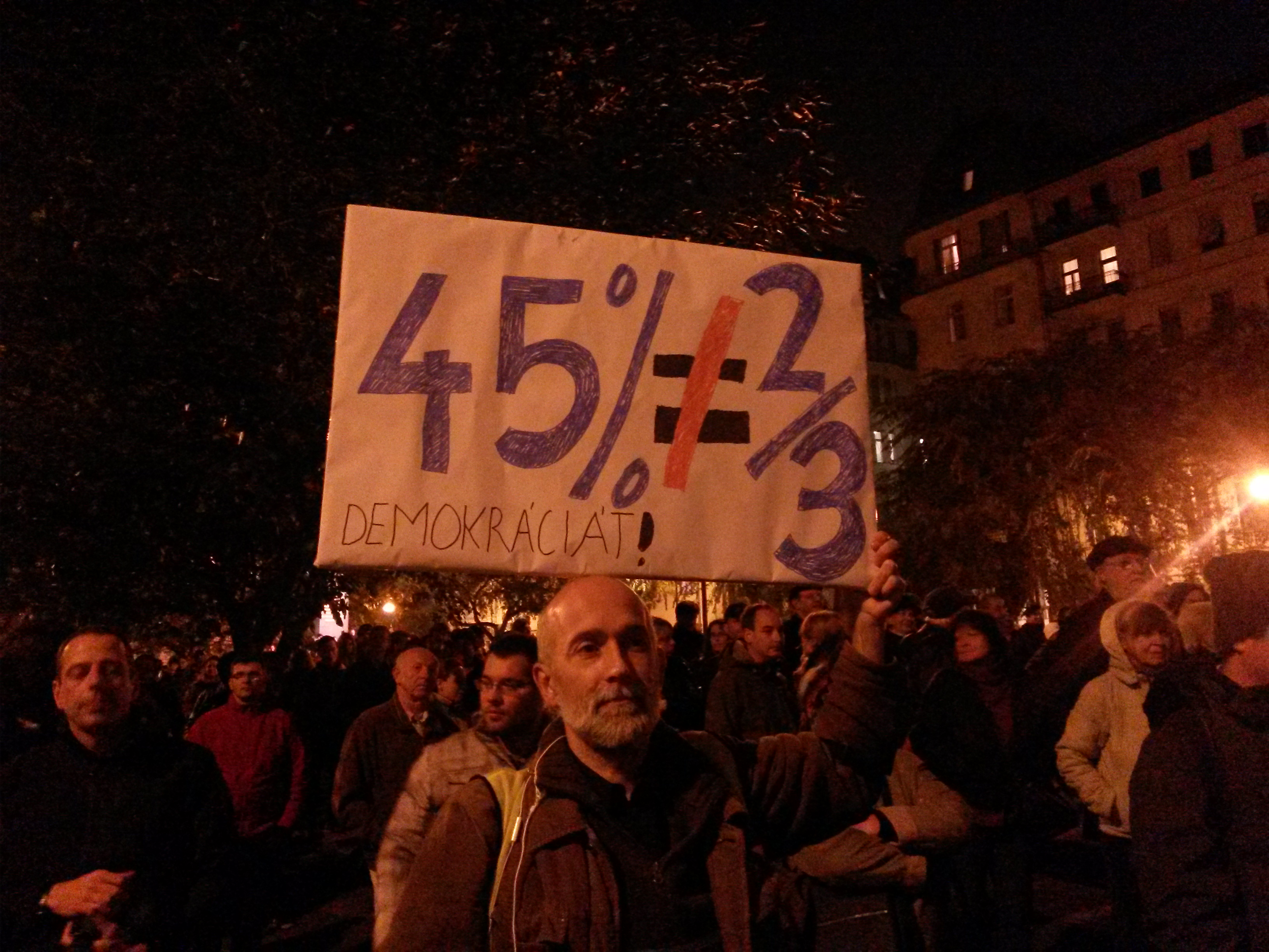 Illustration for article titled Pár kép a ma esti tüntetésről