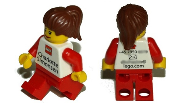 Olyan névjegye senkinek sincs, mint a szenior Lego-dolgozóknak