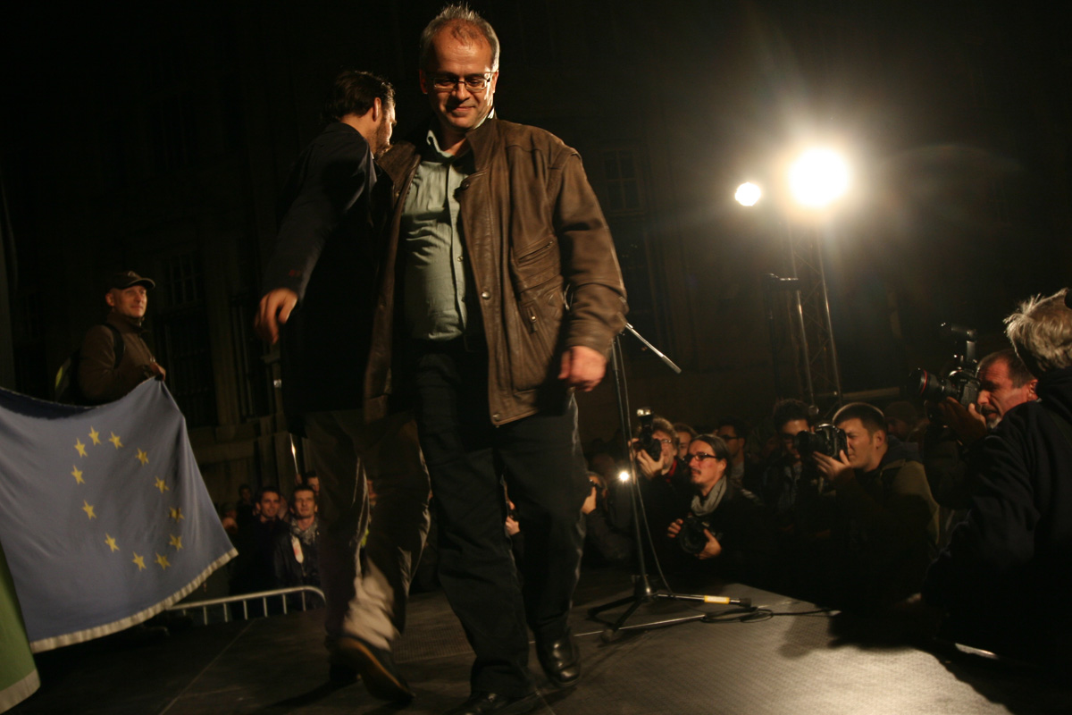 Illustration for article titled Tömegek követelték a Vida Ildikó és Orbán Viktor lemondását