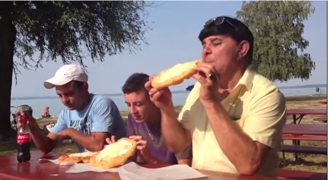 Illustration for article titled Miért nem hallgatja a kutya sem V. Zolika Budapest-slágerét?