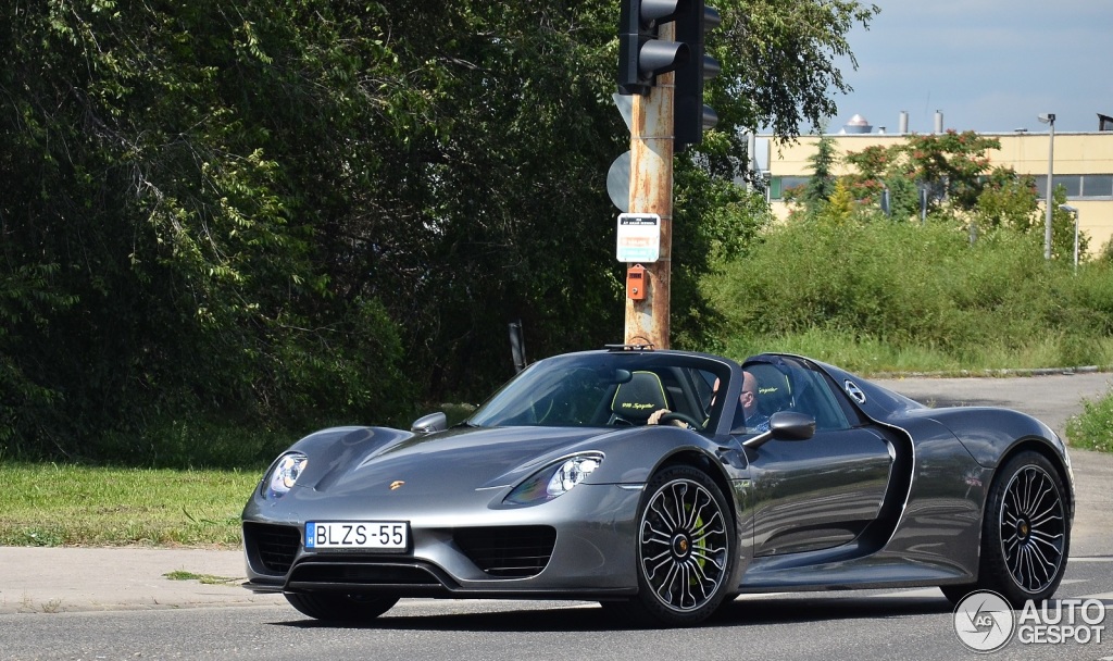 Illustration for article titled Egymillió dolláros csodaautó a CBA vezetőségi parkolójában