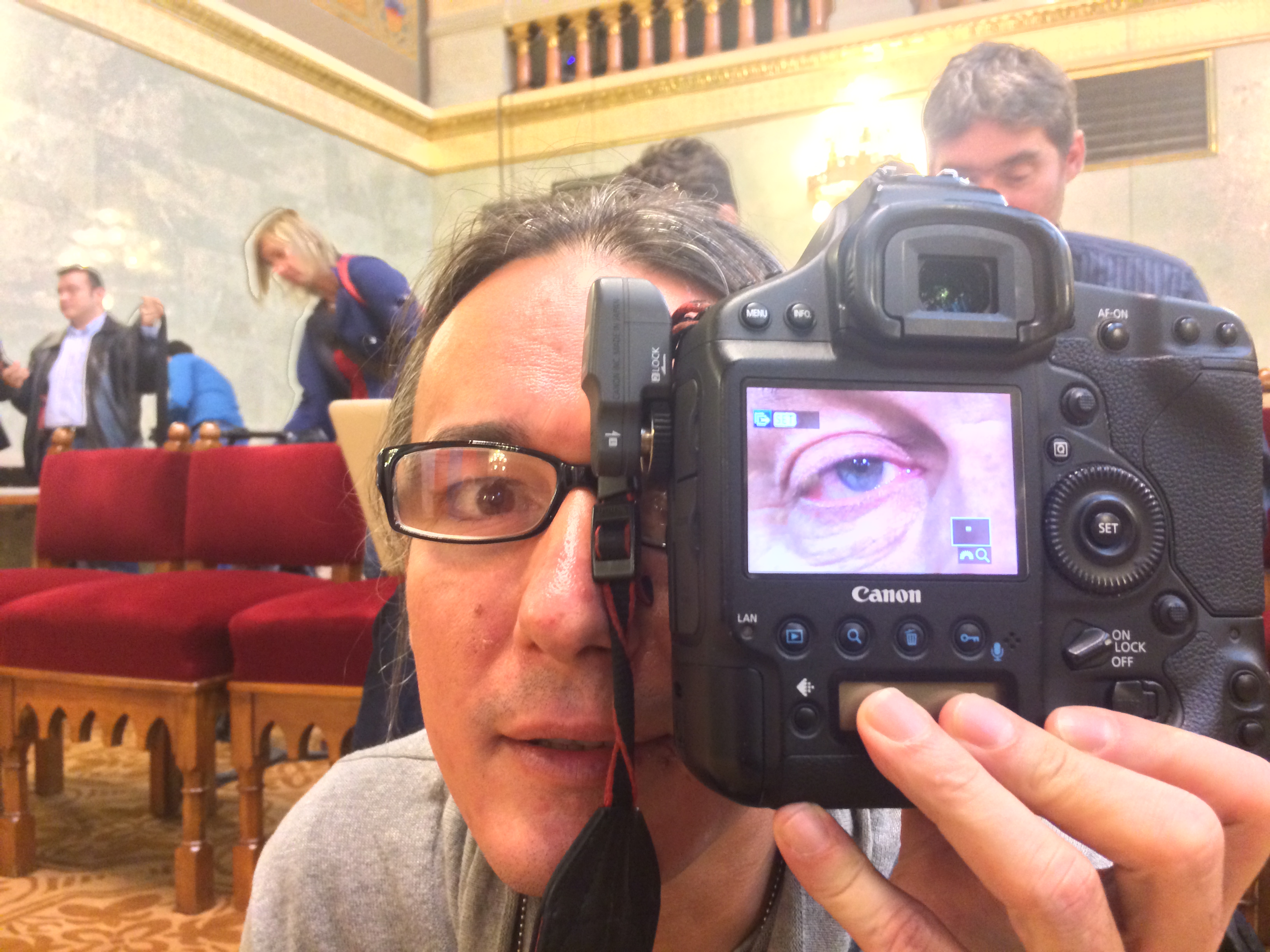 Orbán szeme véres, Szijjártó nadrágja rövid, Tarlós unja és kanos