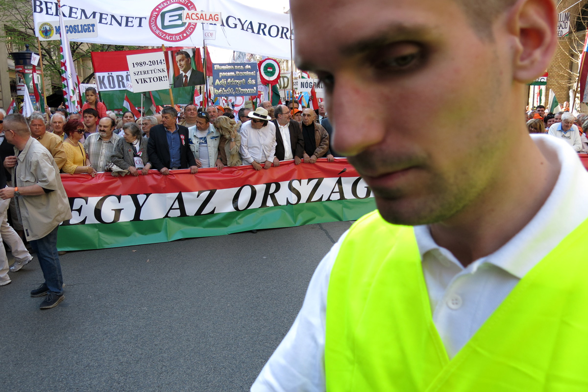 Illustration for article titled Harcba boldog jövőért megyünk – képeink a Második Békemenetről