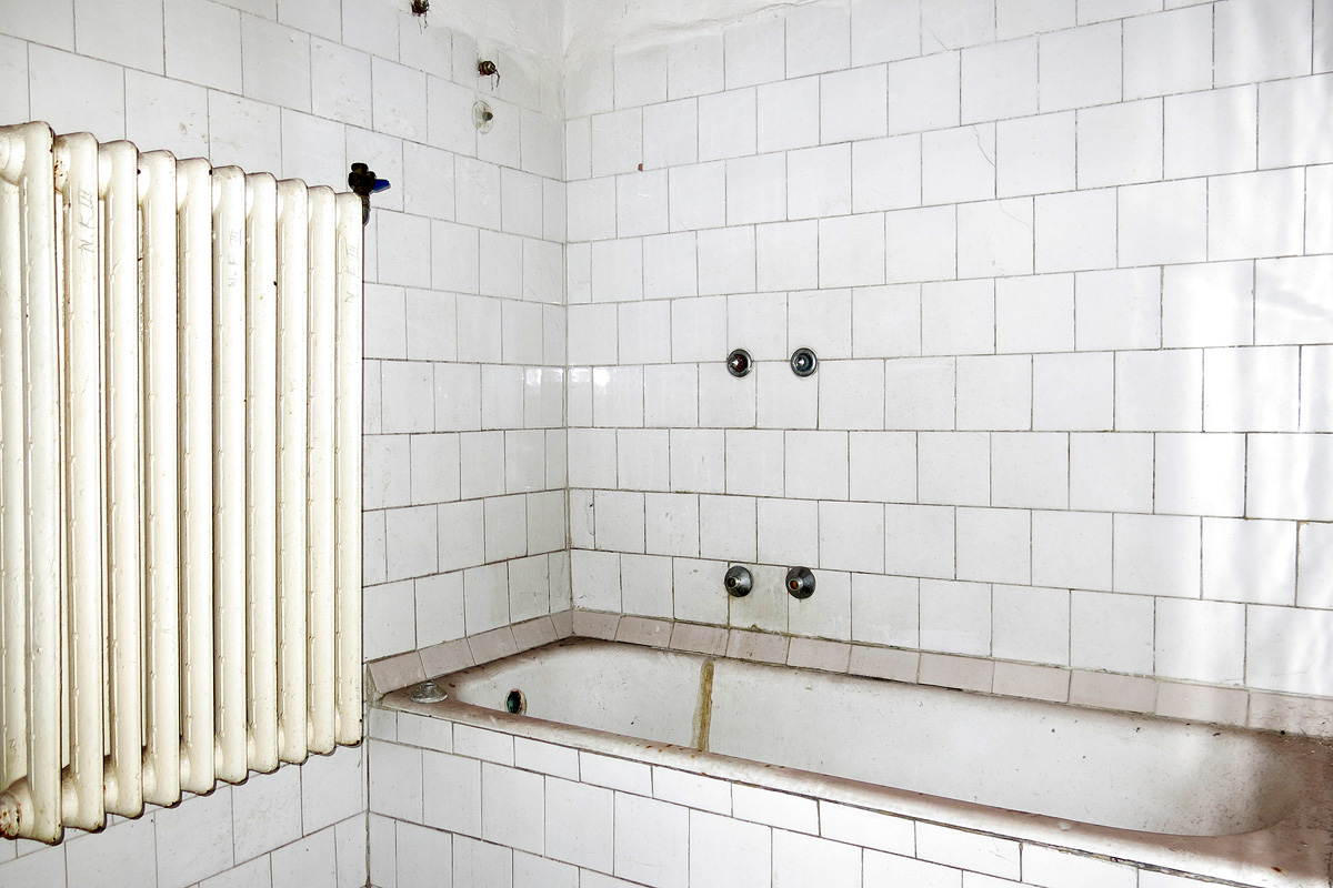 Illustration for article titled Ebbe az Andrássy úti bérpalotába költözik a Cink