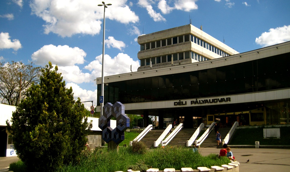 Lezárták a Déli pályaudvart, mert omlik az alagút