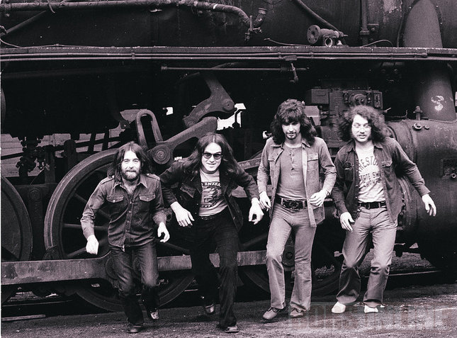 Illustration for article titled Elment Laux Józsi is!em/em