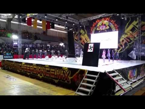 Bizarr látvány a mexikói cheerleadergyerekek náci ihletésű tánca