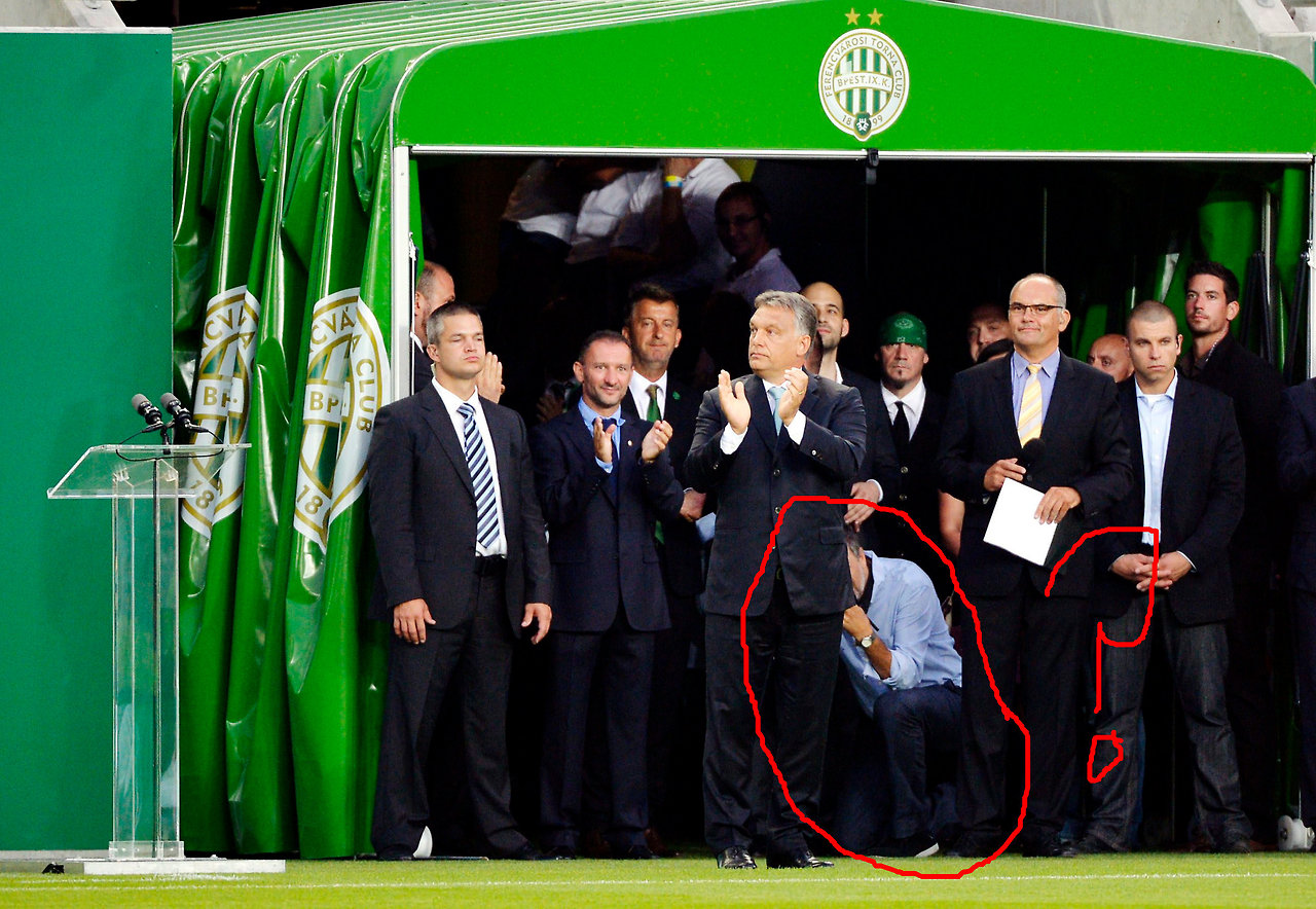 Illustration for article titled Valaki belefújta az orrát Orbán zakójába?