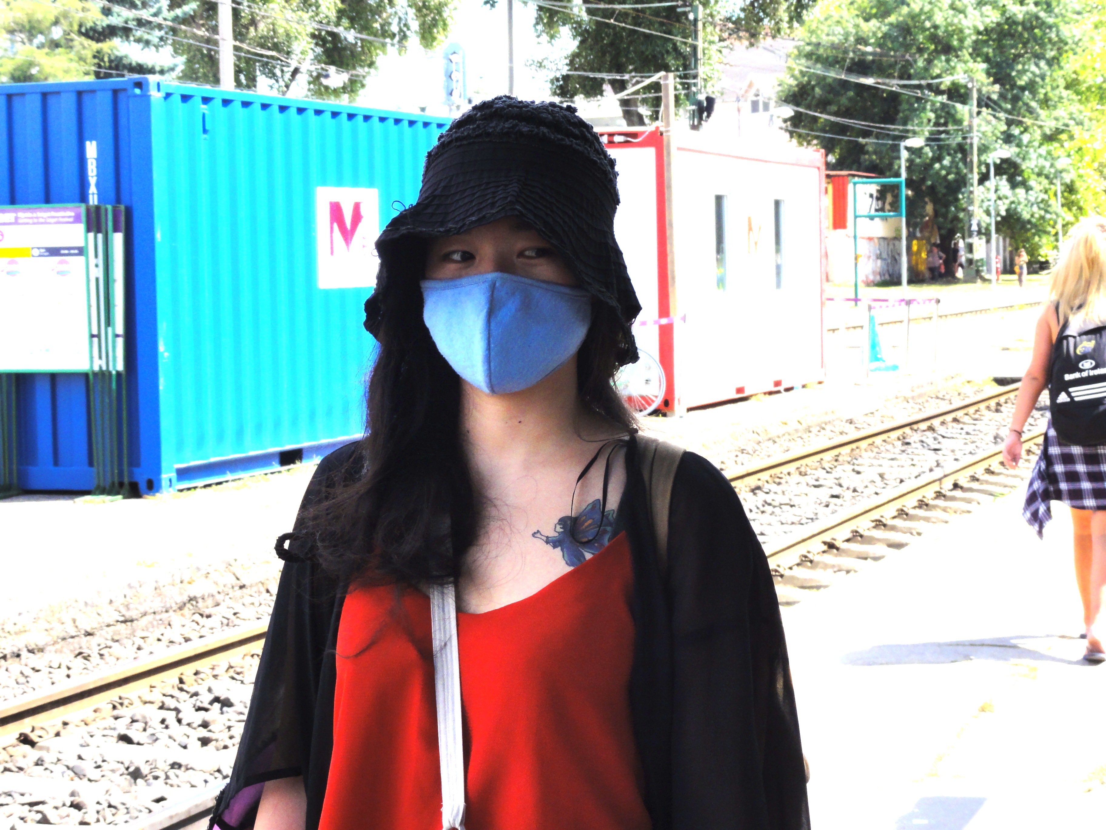 Illustration for article titled Világ közepe a Filatorigát HÉV megállóban