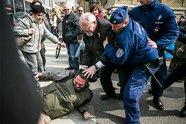 Illustration for article titled Dulakodás és ünnepség a Múzeum körúton