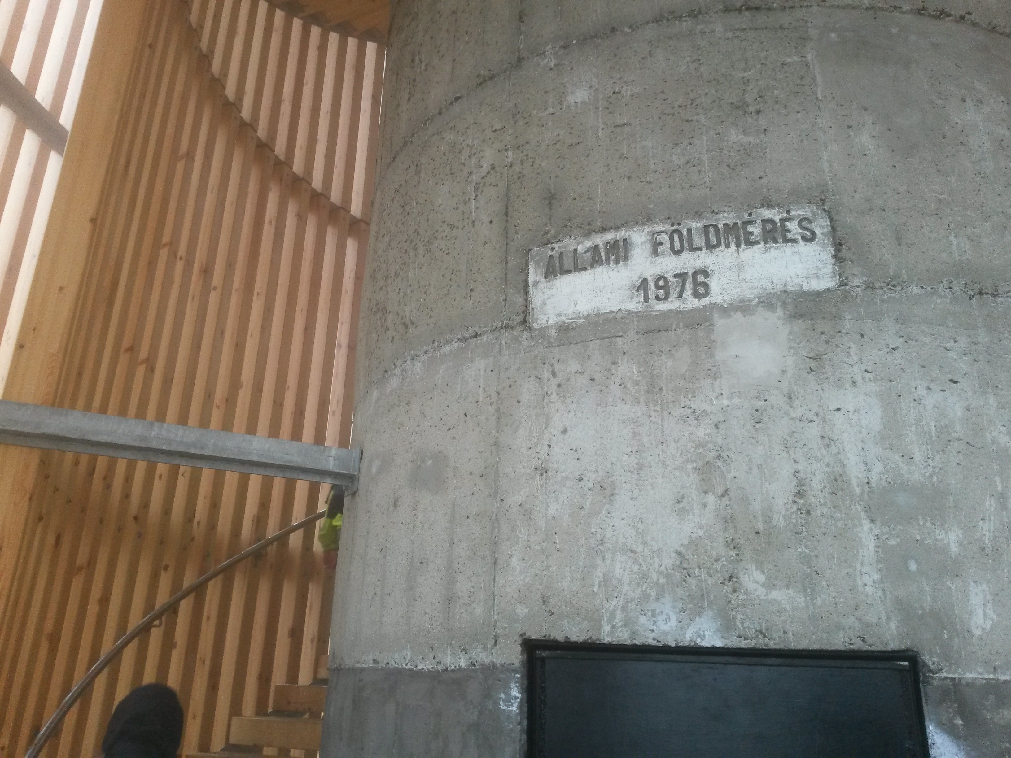 Illustration for article titled Kísérteties katonai bázisra bukkantunk a Pilisben