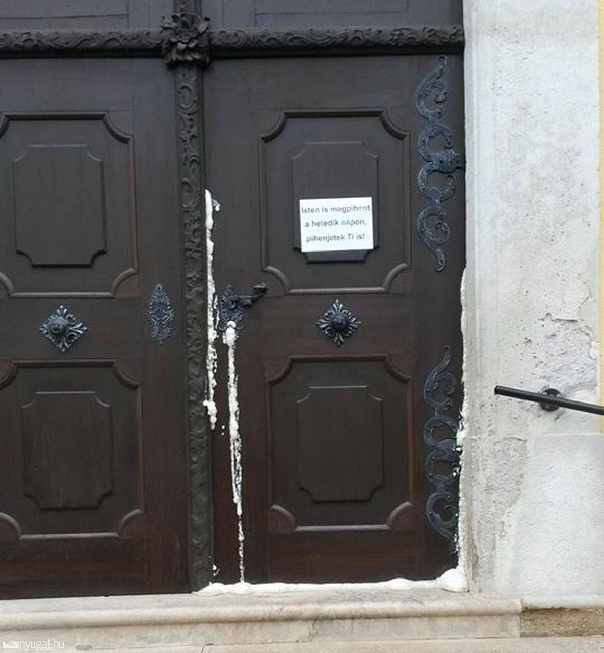 Egy tiltakozó lepecsételt egy szentgotthárdi templomot