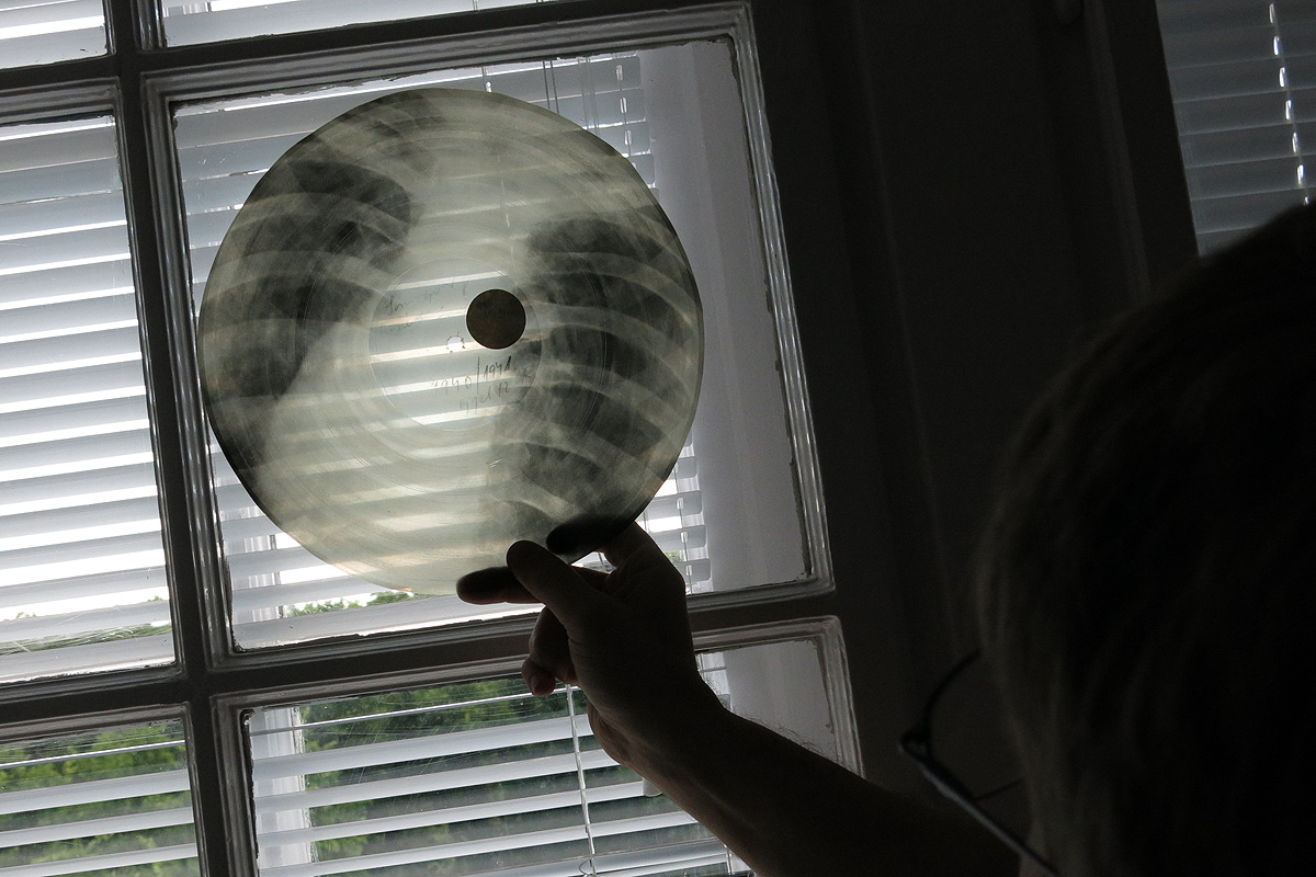 Illustration for article titled Micsoda punkság volt betiltott zenéket röntgenlemezeken terjeszteni!