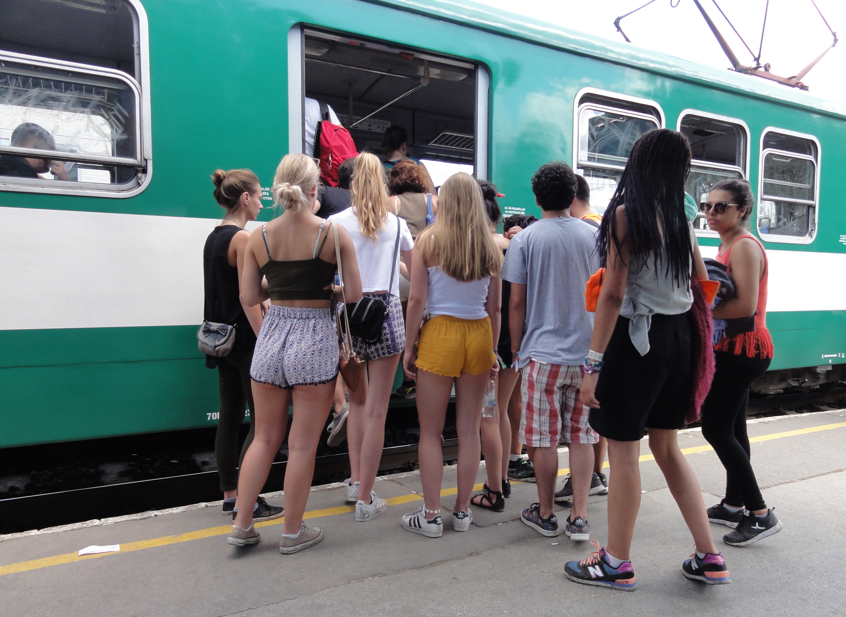 Illustration for article titled Világ közepe a Filatorigát HÉV megállóban