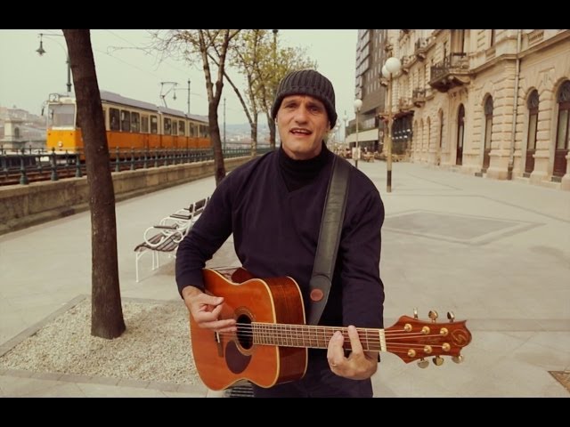 Ettől kikészülsz: Pajor Tamás irtózatos szóviccekkel szállt be a kampányba