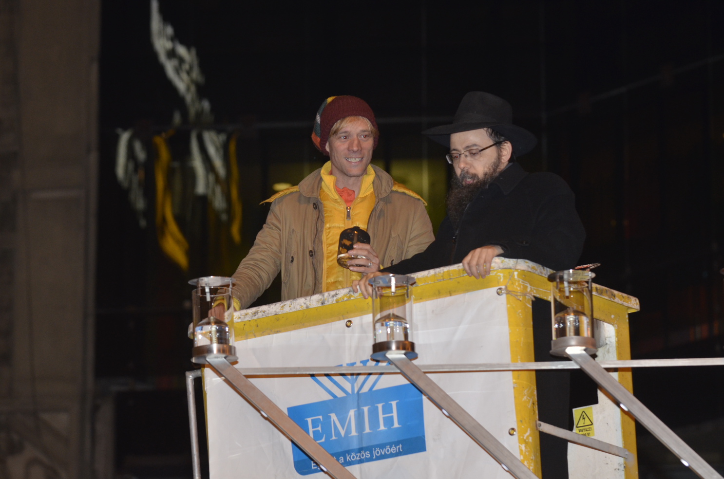 Ilyen volt a város fölött lebegni egy dühös rabbival