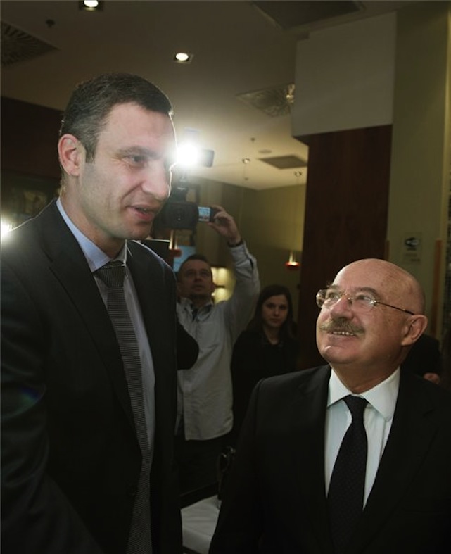 Képaláírás-verseny: mit gondolhat Martonyi?