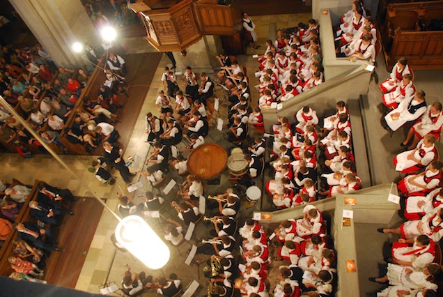 Mit csinált Orbán Viktor augusztus 22-én Zürichben? Na mit?