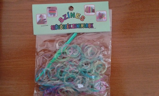 Fordítás reggelire: rakj a csuklódra zenekarokat!