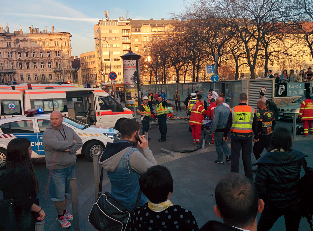 Nagyon durva baleset az Erzsébet térnél
