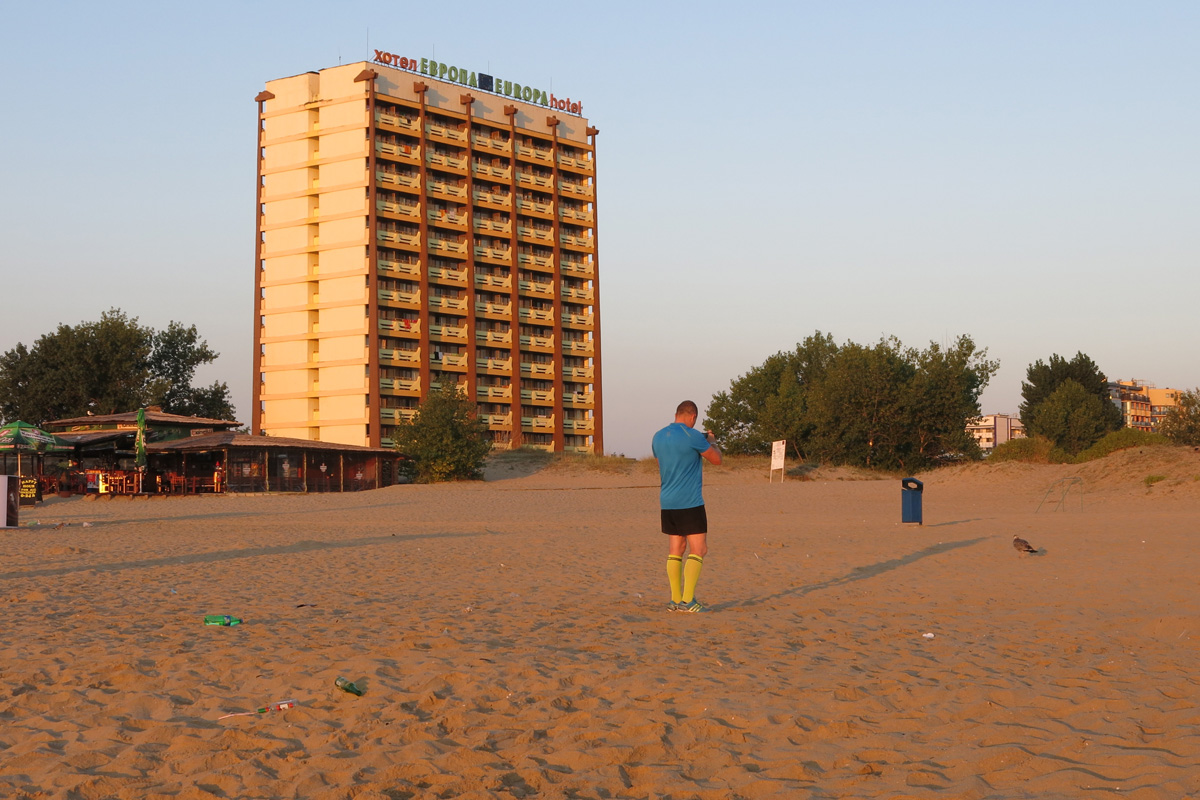 Illustration for article titled Siófok szorozva ezerrel – egy hét szenvedés a Naposparton