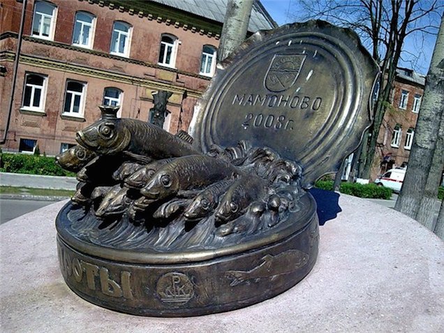 És ezt a csodálatos sprotnikonzerv-emlékművet láttátok már?