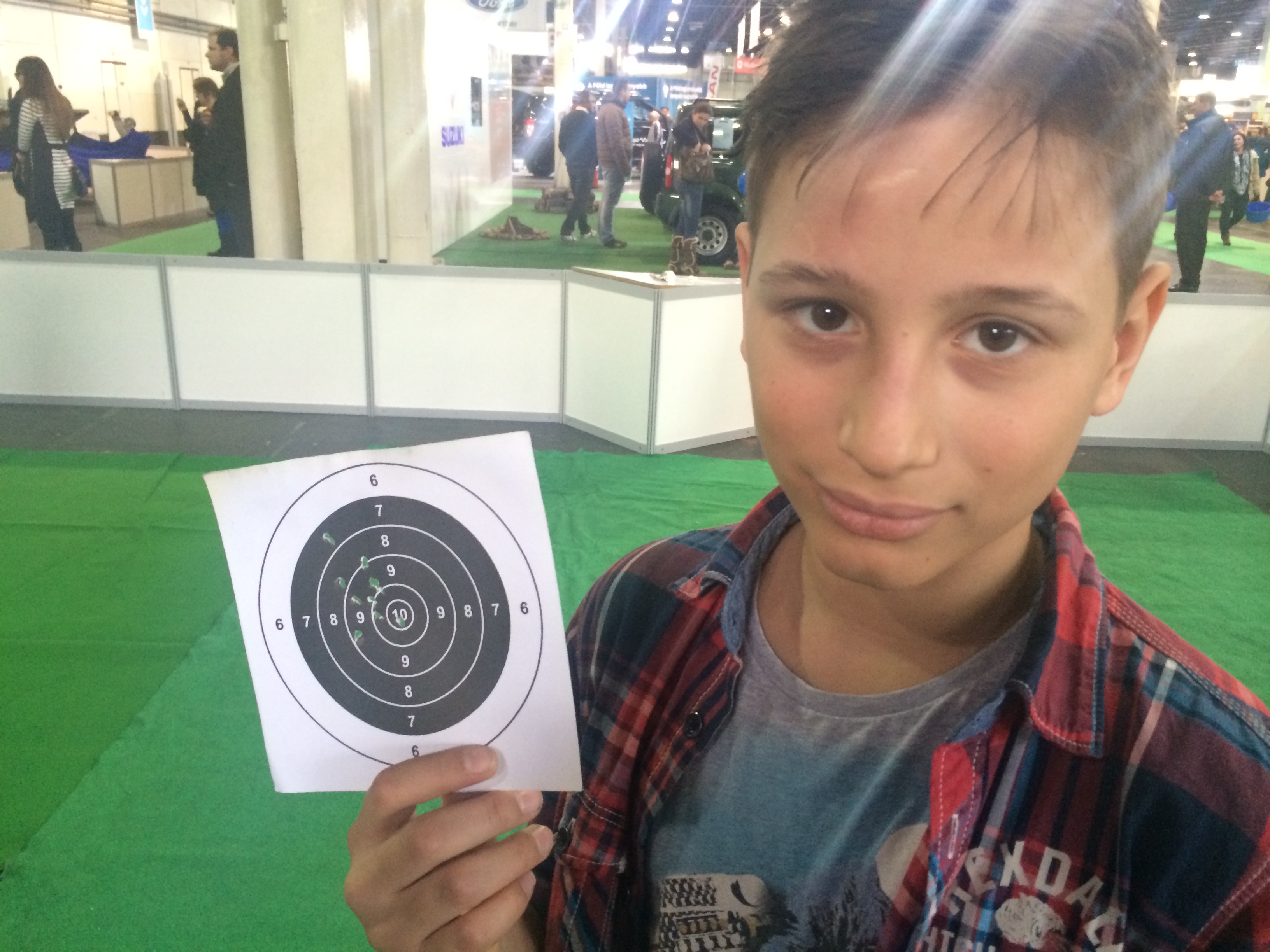 Illustration for article titled Így buliznak döglött állatokkal az ország legidiótábban öltözött emberei