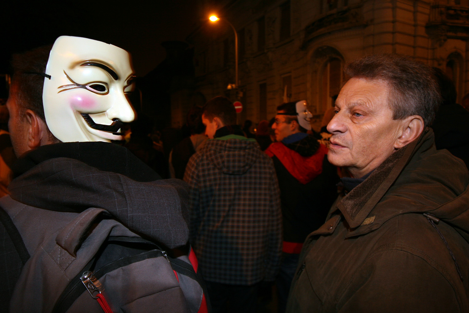 Illustration for article titled Demszky Gábor is ott volt a Fidesz székház ostrománál