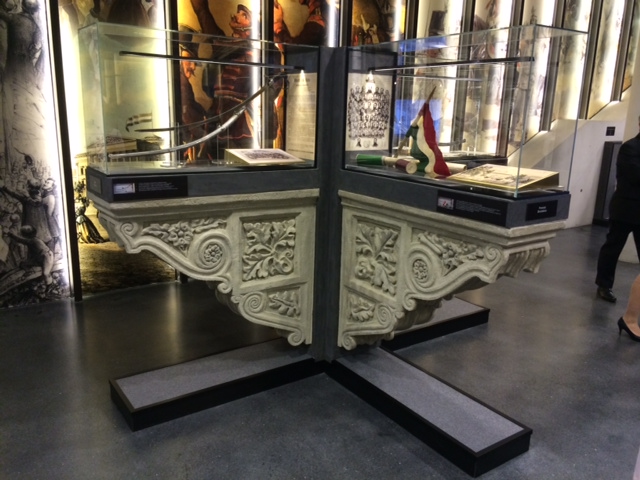 Illustration for article titled Kövér László nagyon csúnyán megszívatta Habony Vitrin Árpádot