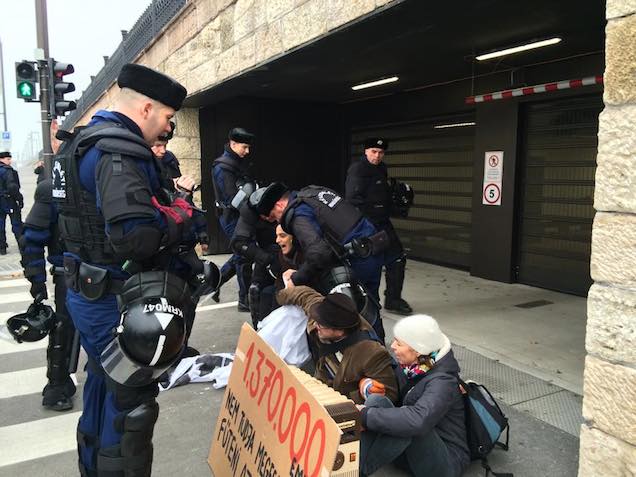 Kirekesztették a képviselőket a Parlament mélygarázsából