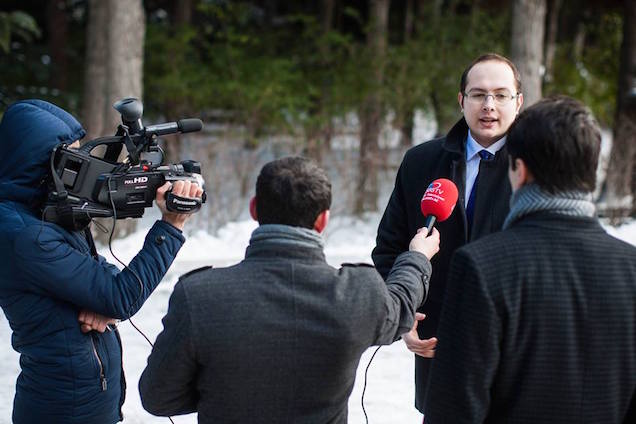 A nem fideszes pénzhamisító Bakuban is járt tavaly ifjú fideszesként