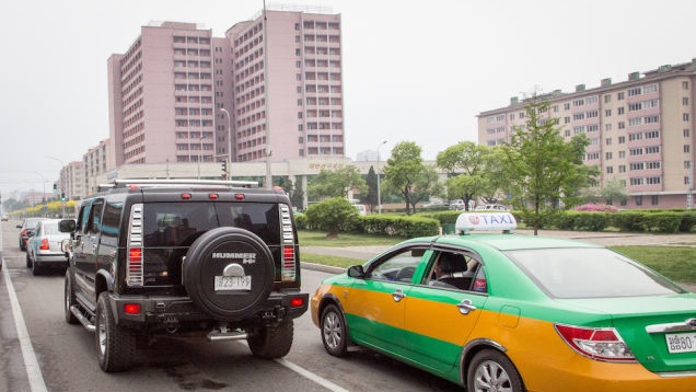 Van, aki Hummerrel csapatja Phenjanban