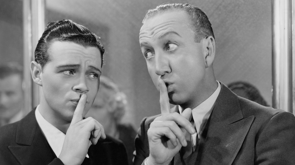 Megmotozták és zaklatták a blikkest, mert nem adta ki az informátorát