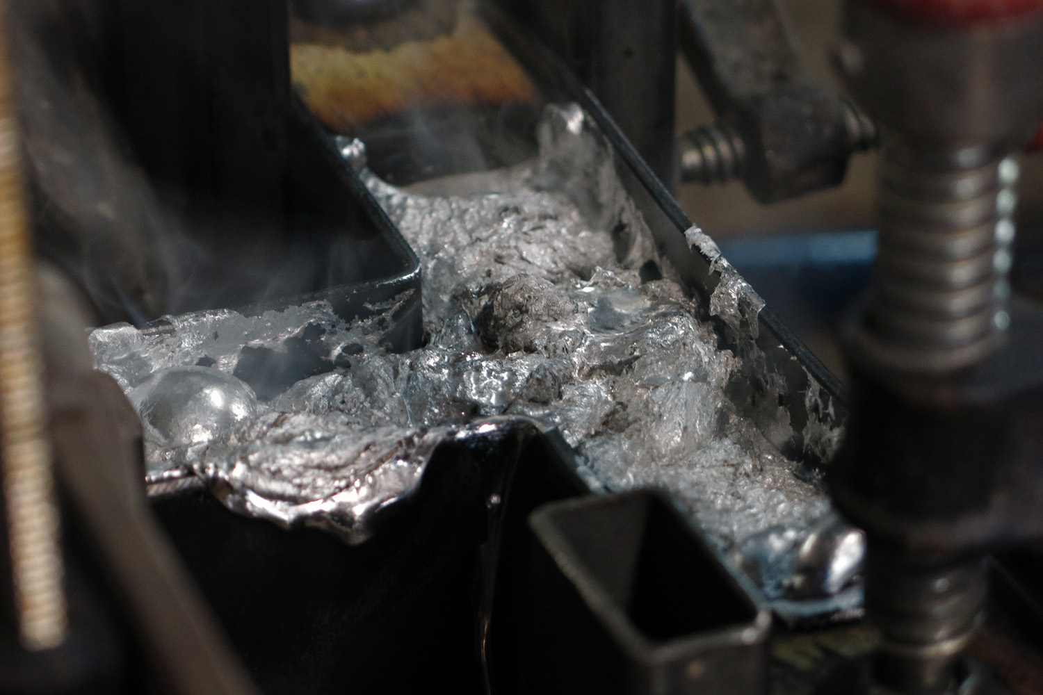 Illustration for article titled Fém a fán: Milánóba mennek a világszínvonalú magyar dizájnbútorok