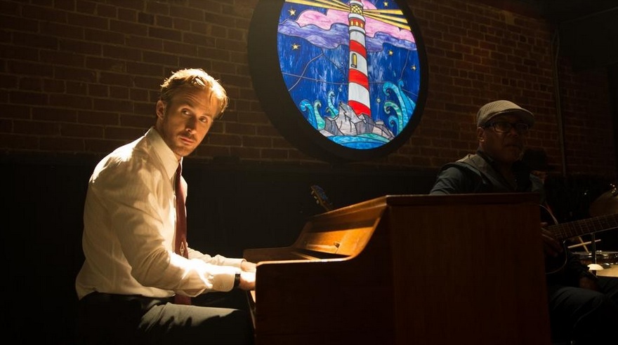 Illustration for article titled AMIKOR A NÉZŐ RÁJÖN GOSLING ZONGORÁZNI IS TUD!