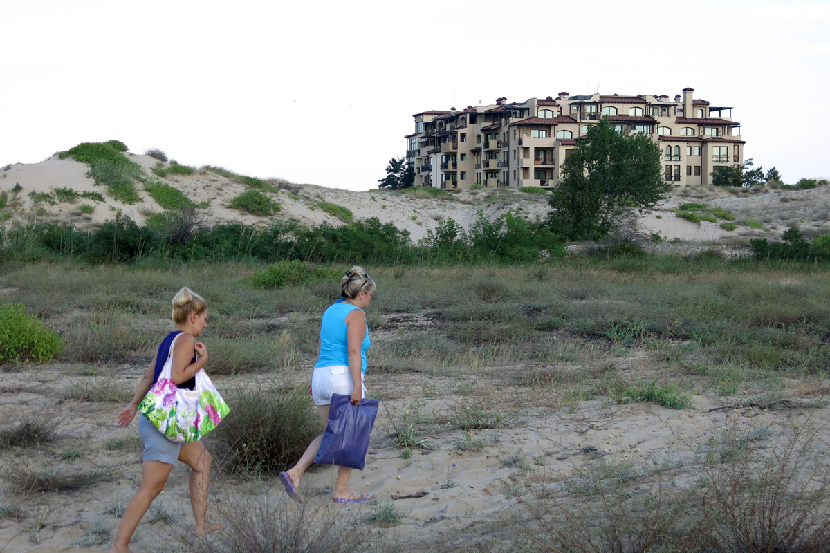 Illustration for article titled Siófok szorozva ezerrel – egy hét szenvedés a Naposparton