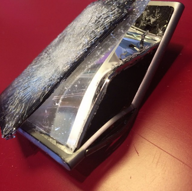 Illustration for article titled Madonna szívét összetörték, ezért összetört egy iPodot