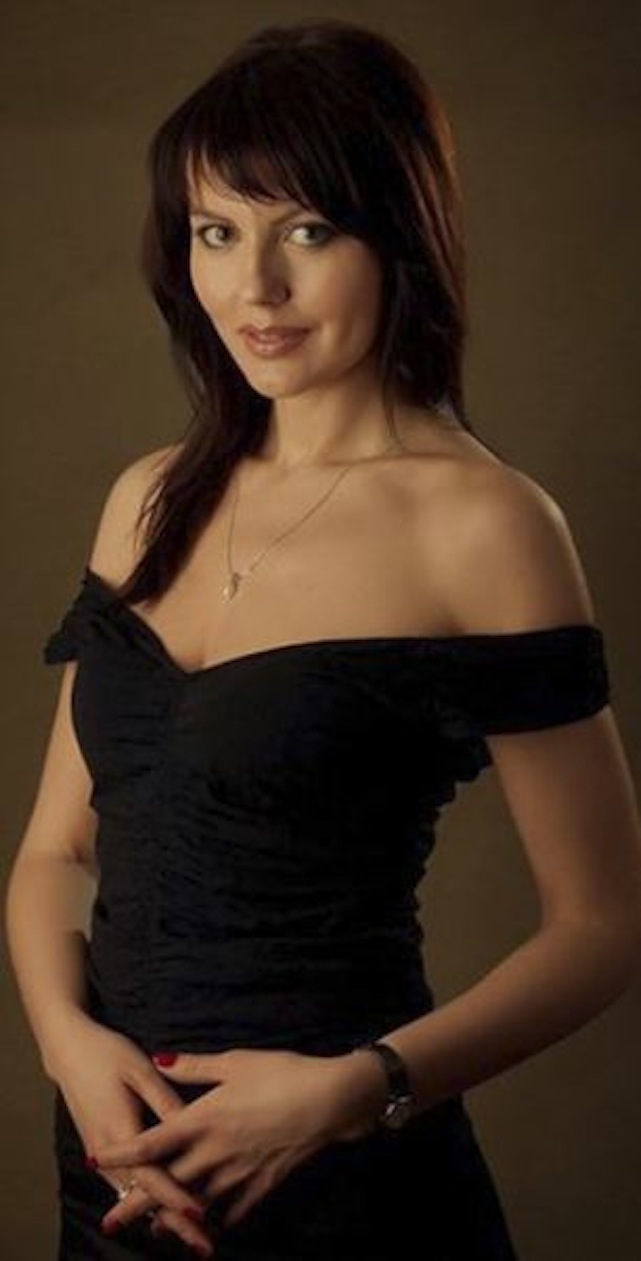 Illustration for article titled Két szuperszexi muff várja, hogy Putyin leigázza őket