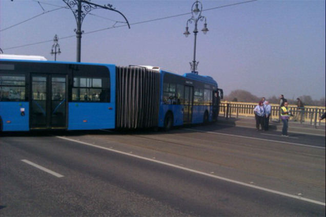 Keresztbeállt egy busz a Margit hídon, elég érdekesen nézett ki