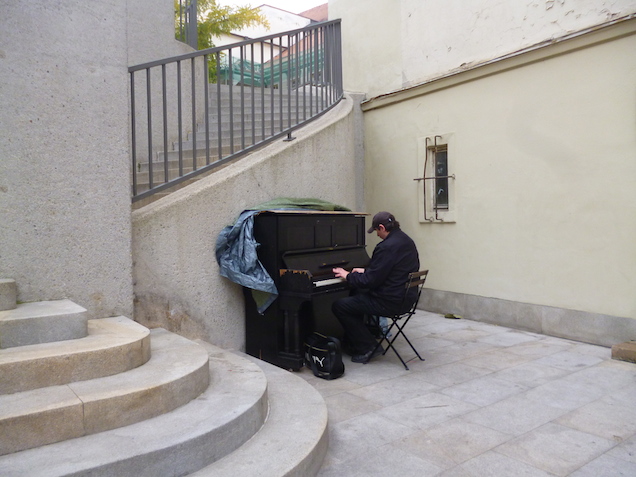 9 dolgot mondok Brünnről